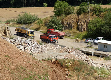 Boden- und Bauschuttdeponie im Kalksteinbruch Emmenhausen