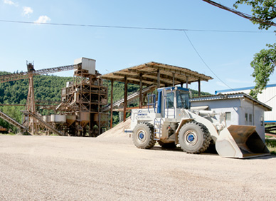 LKW-Verkehr im Kieswerk Gimte