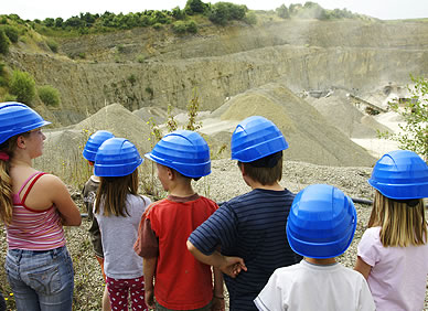 Blick auf das Kalksteinwerk Emmenhausen