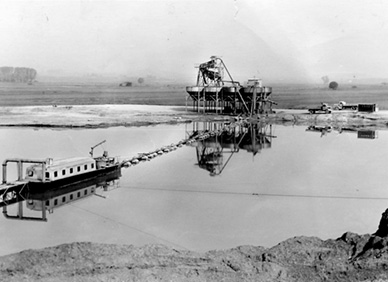 Kieswerk Northeim/Hollenstedt Anfang der 1950er: Saugbagger, Förderband und Werk