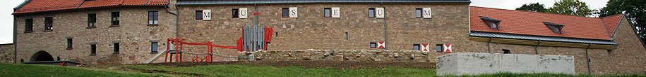 Burg Scharfenstein mit drei Altarsteinen aus Muschelkalk