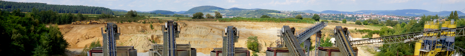 Förderbänder und Silos im Kieswerk Fritzlar