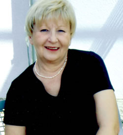 Frau Gabriele Renner