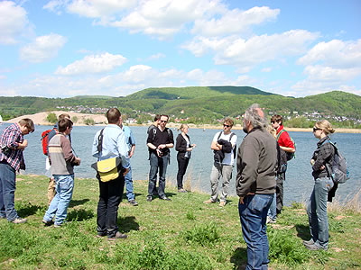 Studenkten der Uni Kassel bei der Exkursion am Werratalsee