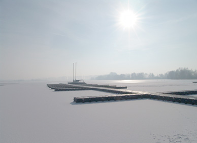 Winterimpression: Großer Freizeitsee in Northeim