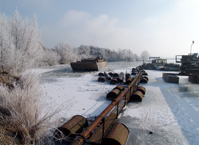 Schute als Eisbrecher in Northeim Februar 2006 