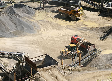 Beladung im Kalksteinbruch Emmenhausen